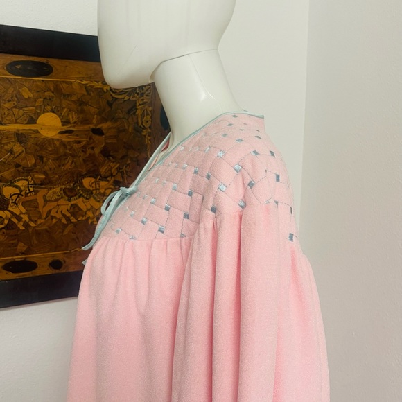 Vanity Fair Large Pink Zip Up Robe With Blue Accents - Picture 2 of 11